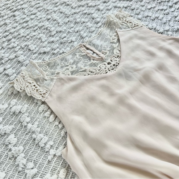 Cream Lace/Crochet Design Romper - Picture 3 of 5